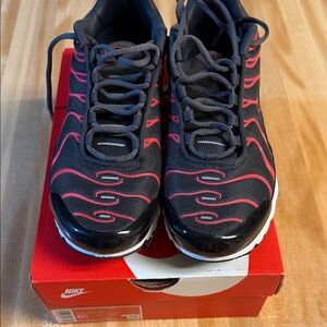 Nike airmax black and red
